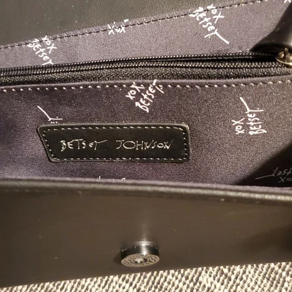 BETSY JOHNSON black Skull Purse Magnetic Clasp Solid Construction!! - Picture 8 of 11